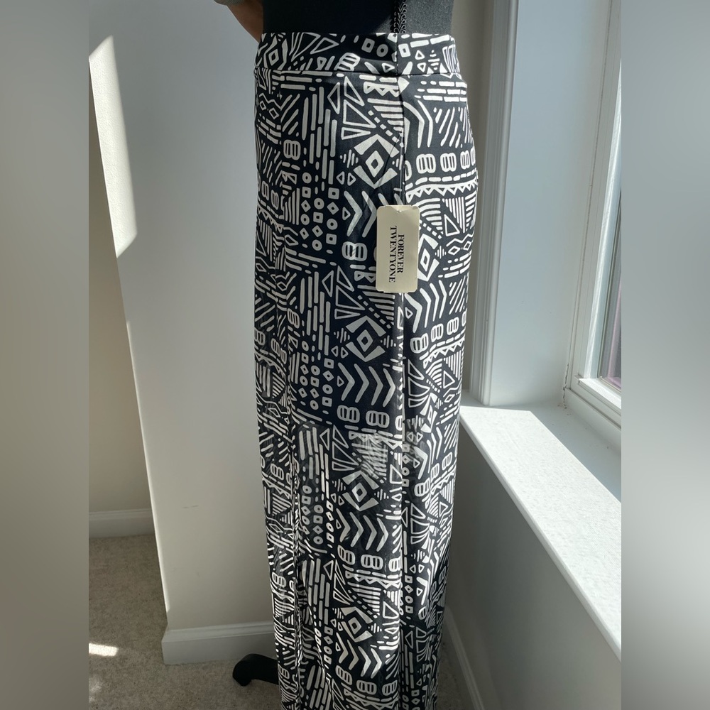 NWT Forever 21 Black and White Maxi Skirt Size L